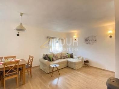 Hiša Ravna Gora, 230m2