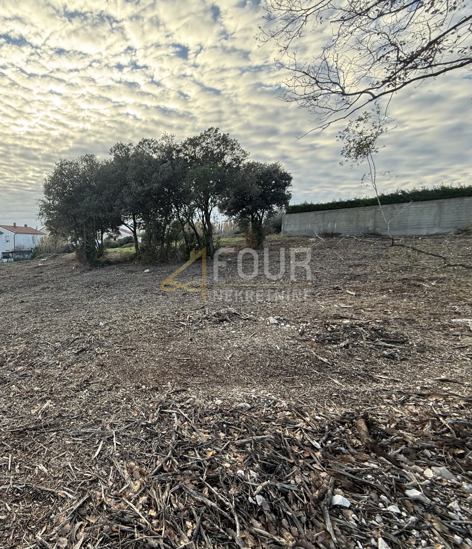 Zemljišče Veli vrh, Pula, 1.093m2