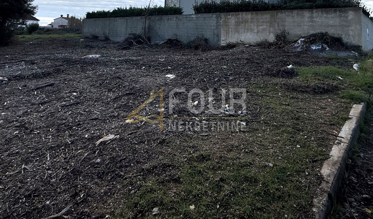 Zemljišče Veli vrh, Pula, 1.093m2