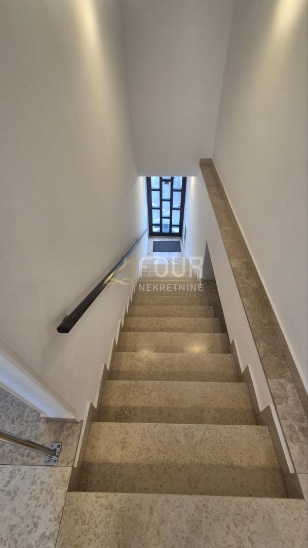 Reka, Kantrida, dvonadstropni poslovni prostor, 98m2