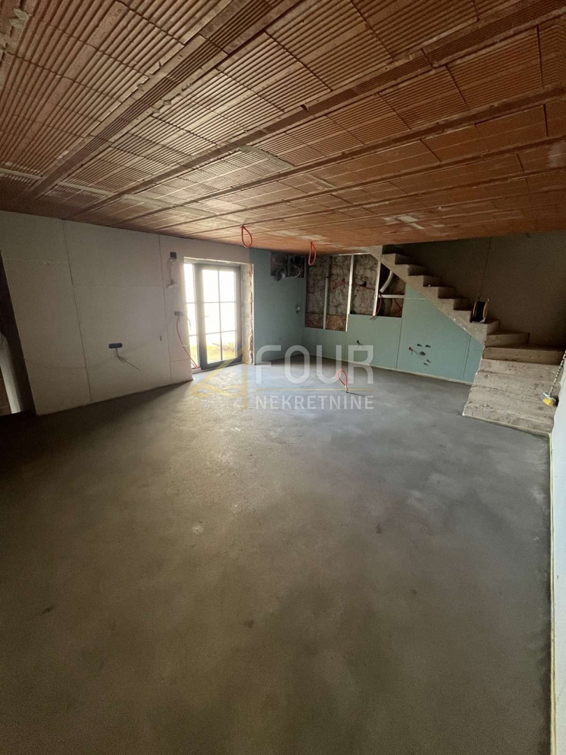 Istra, Višnjan, kamnita hiša v nizu, 210m2