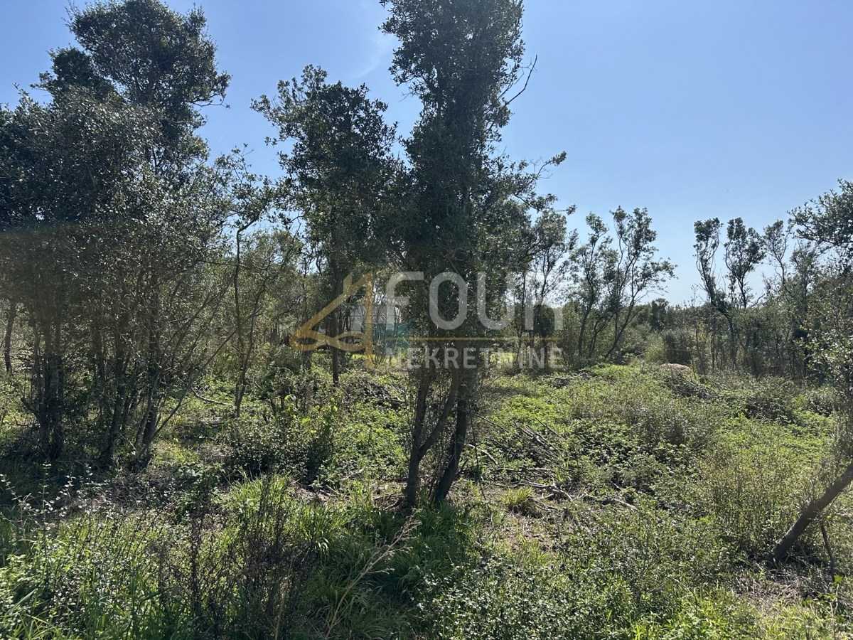 Zemljišče Medulin, 401m2