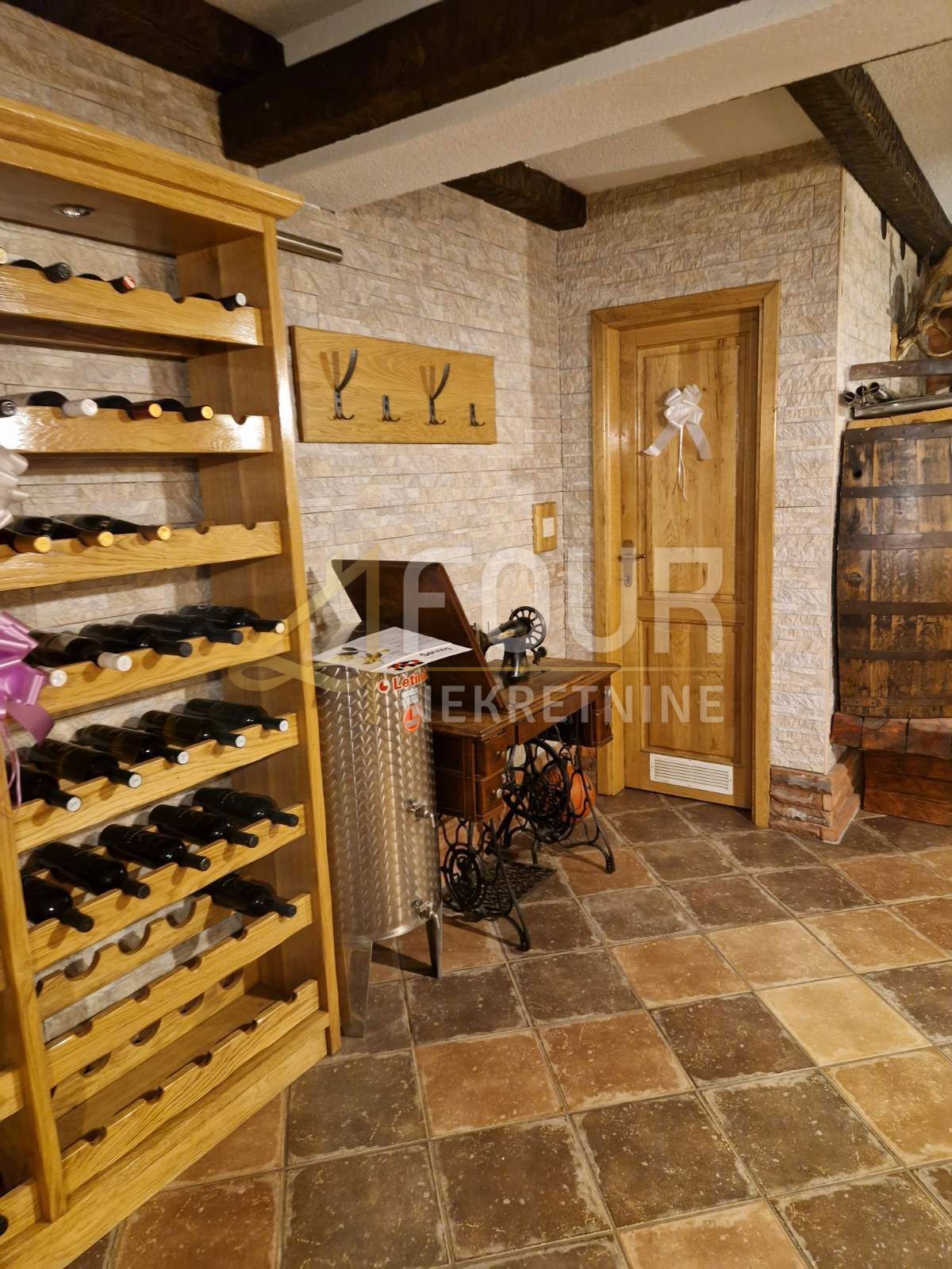 Hiša Drenova, Rijeka, 395m2