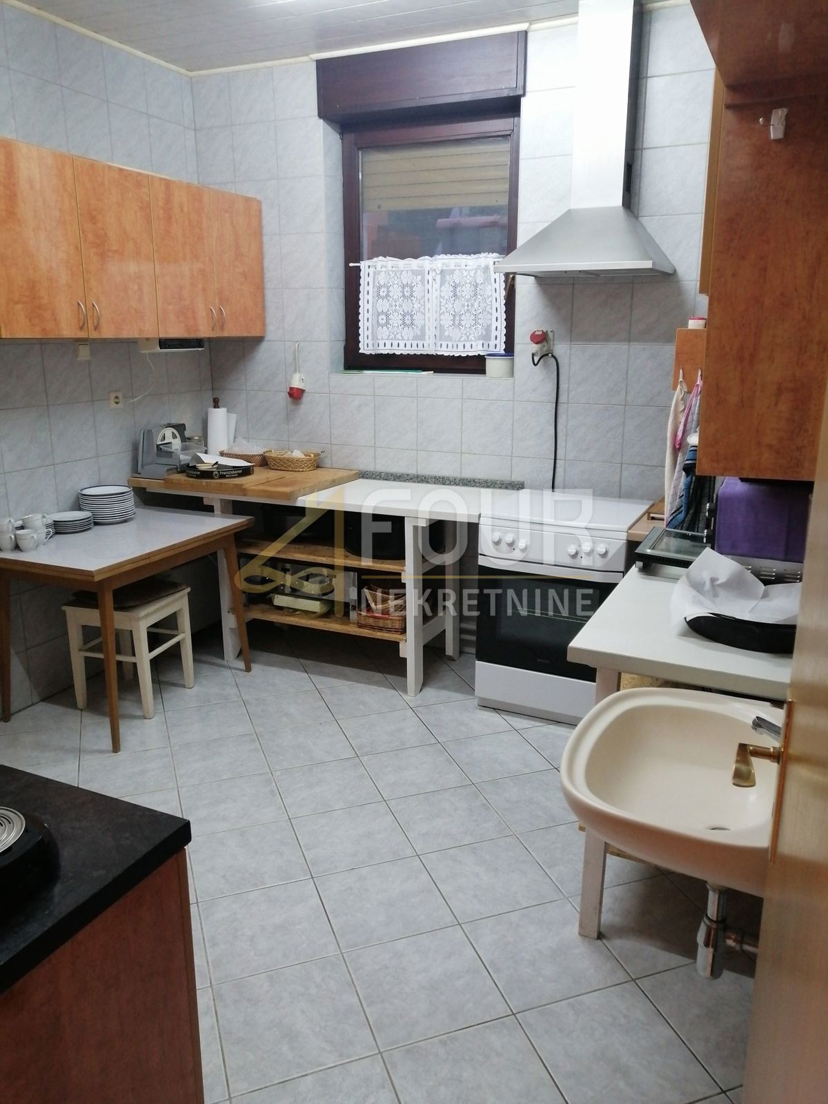 Hiša Brod na Kupi, Delnice, 400m2
