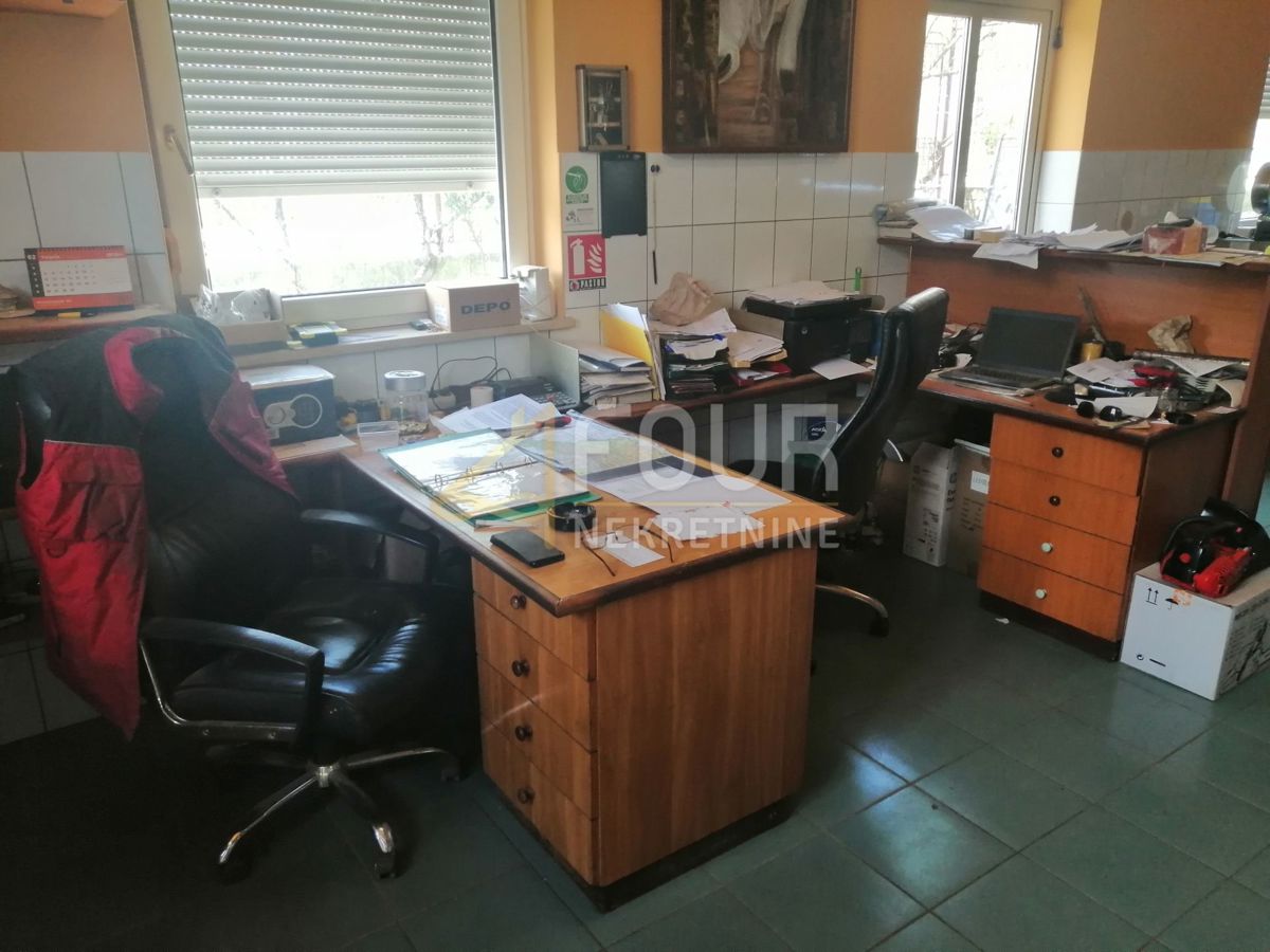 Istra, Galižana, 3 hale + 2 objekta, parcela velikosti 14.015 m2