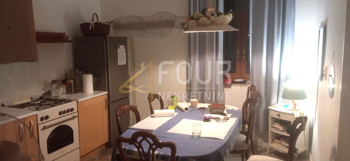 Stanovanje Centar, Pula, 82,07m2