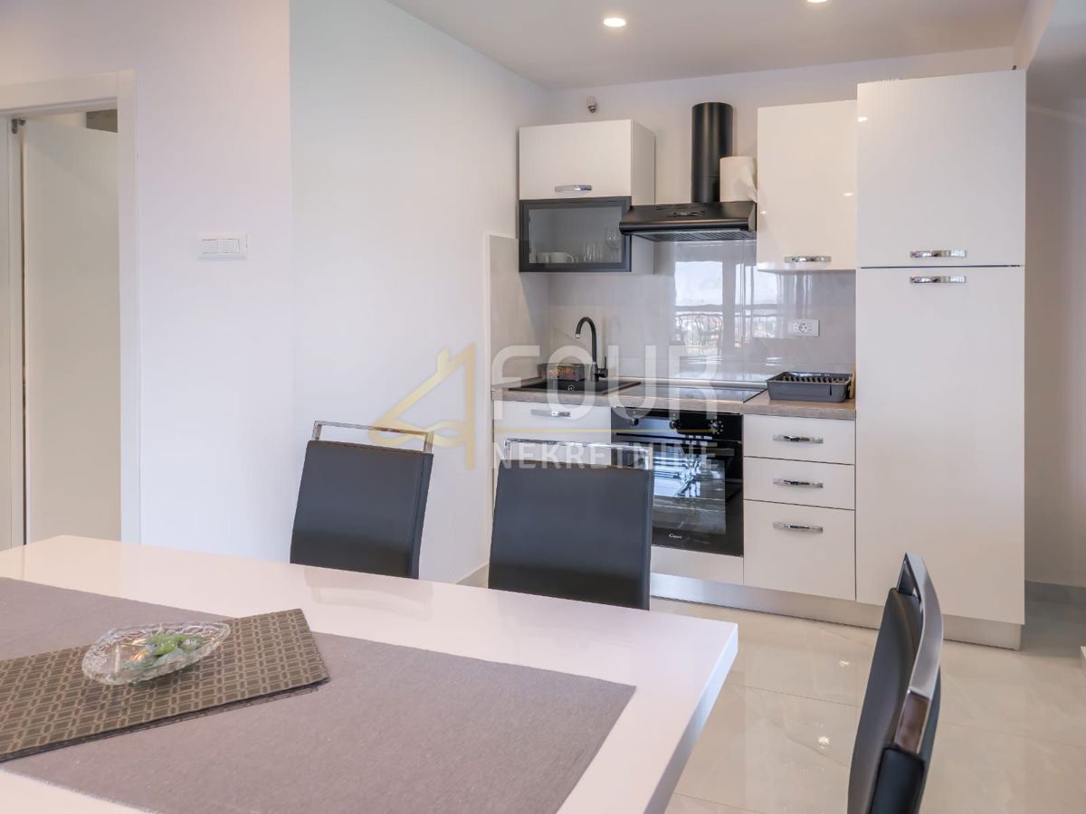 Rijeka, Belveder, adaptirano stanovanje, 56,20 m2, 1s+db, pogled na morje