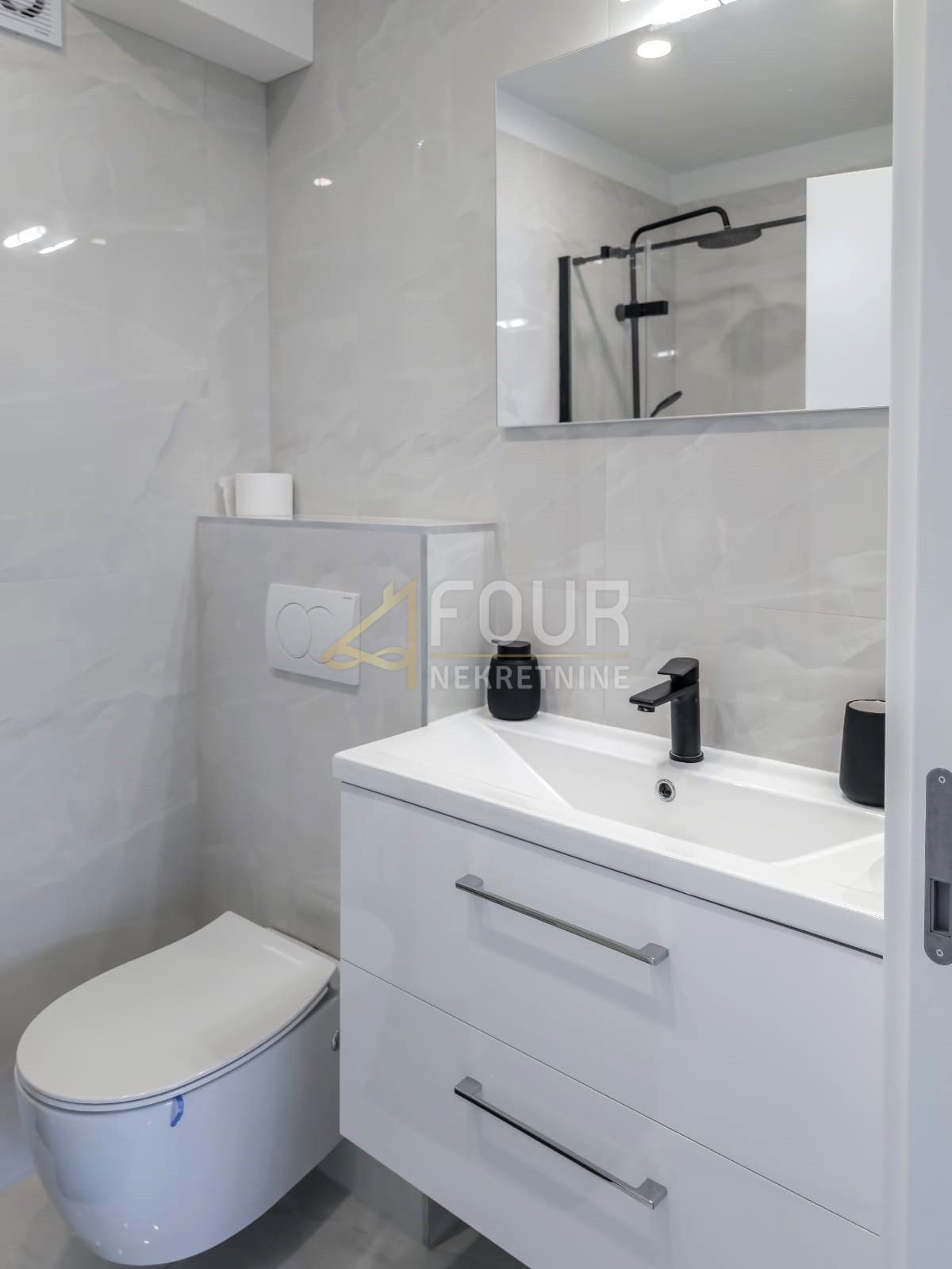 Rijeka, Belveder, adaptirano stanovanje, 56,20 m2, 1s+db, pogled na morje
