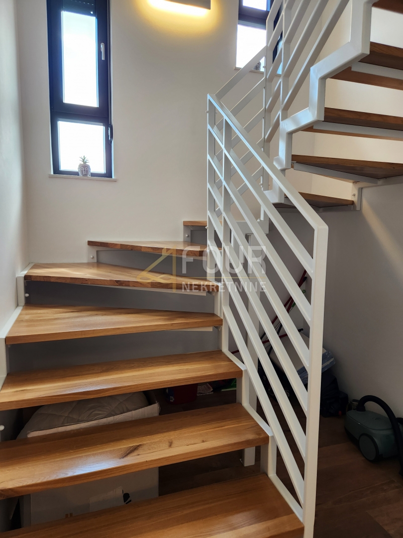 Stanovanje Ika, Opatija - Okolica, 136,32m2