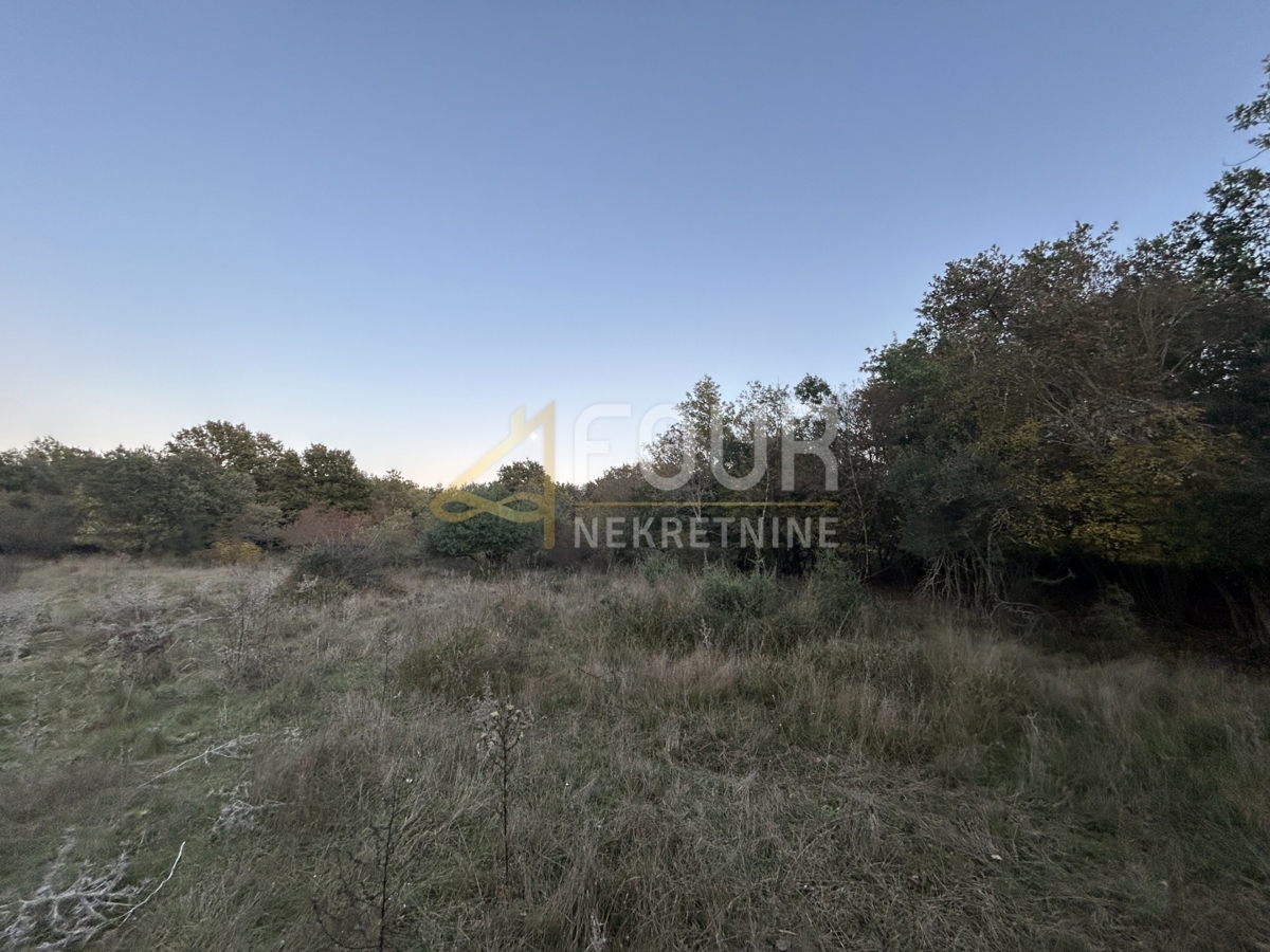 Zemljišče Veli vrh, Pula, 4.983m2