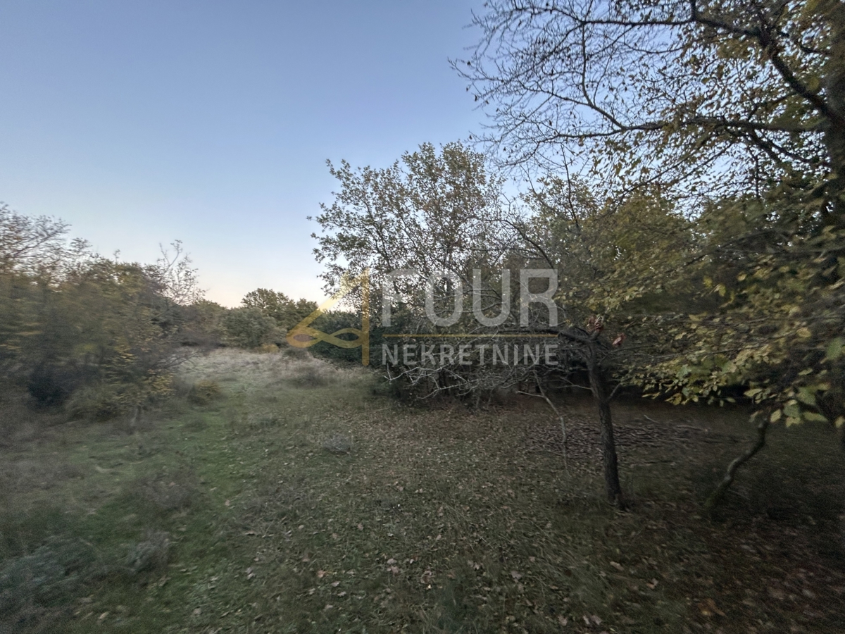 Zemljišče Veli vrh, Pula, 4.983m2