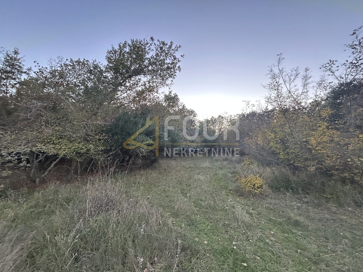 Zemljišče Veli vrh, Pula, 4.983m2