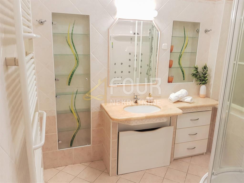 Stanovanje Opatija - Centar, Opatija, 205,46m2