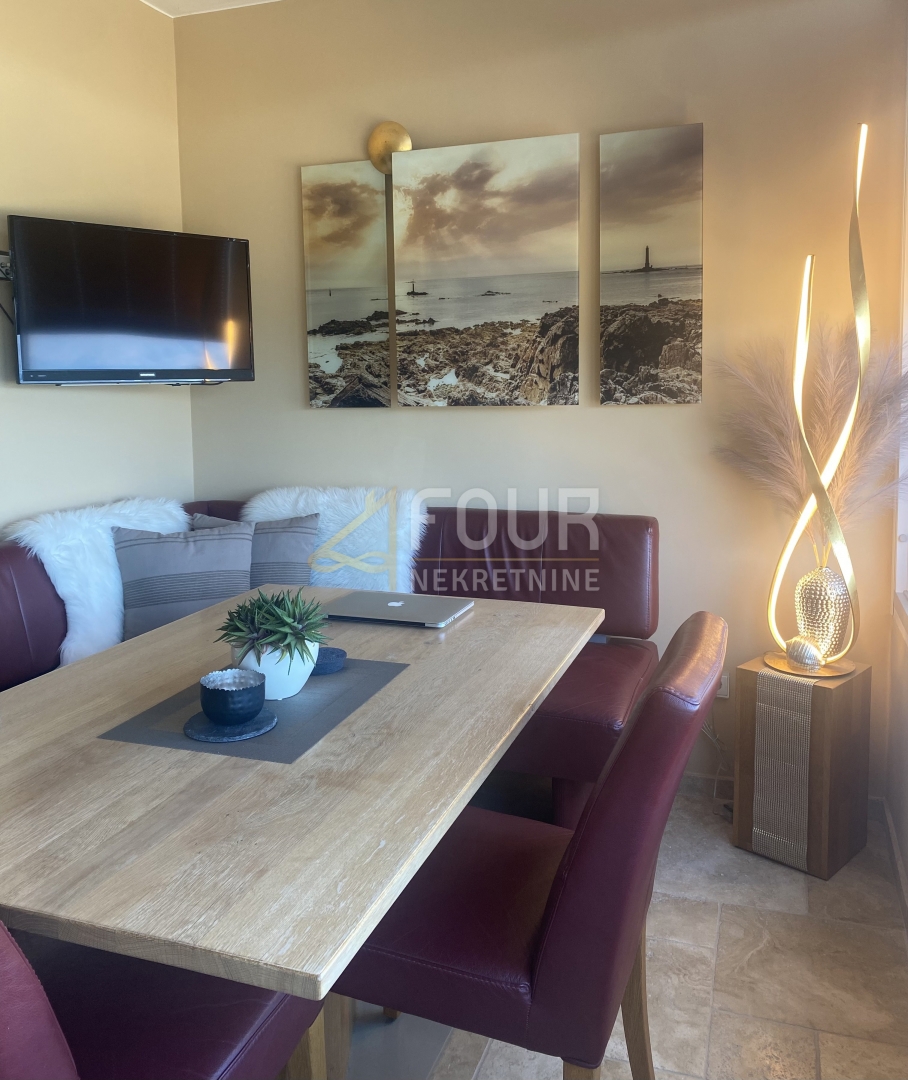 Otok Krk, Baška, ekskluzivno stanovanje, vrhunska lokacija ob morju!