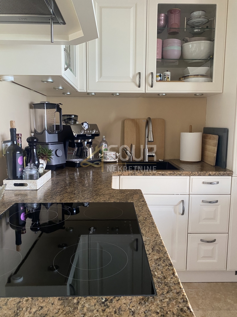 Otok Krk, Baška, ekskluzivno stanovanje, vrhunska lokacija ob morju!