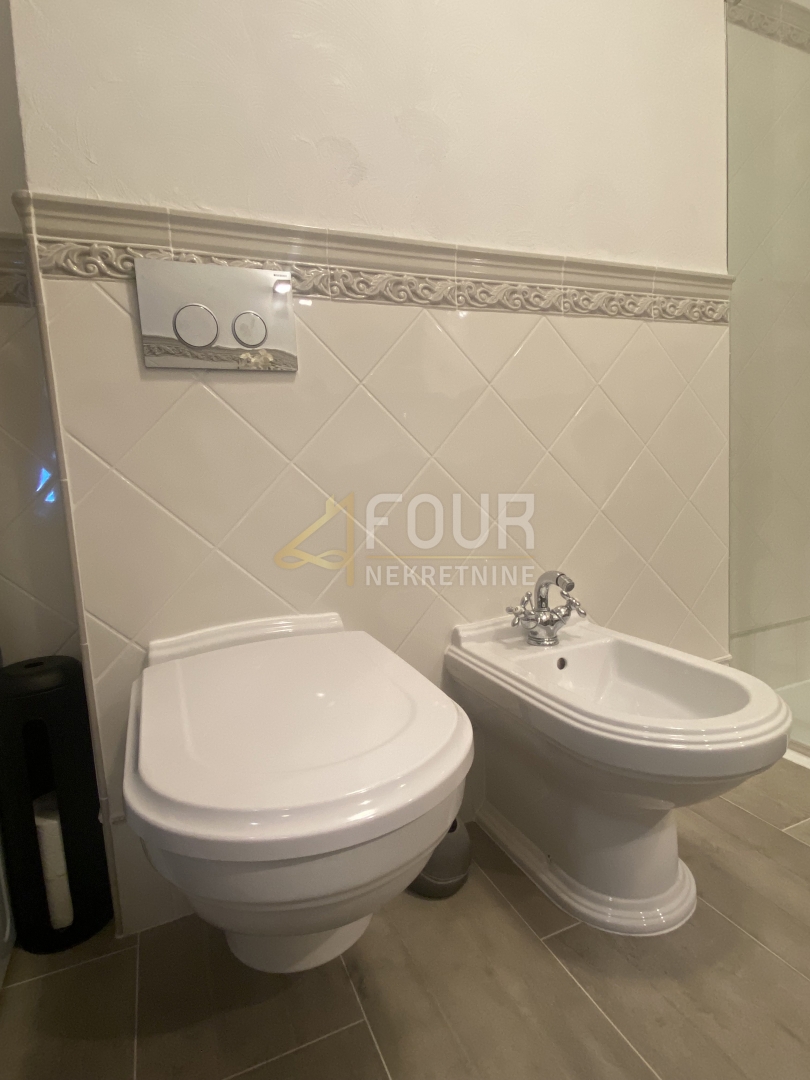 Otok Krk, Baška, ekskluzivno stanovanje, vrhunska lokacija ob morju!