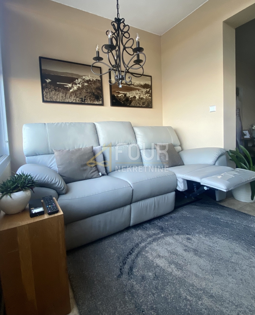 Otok Krk, Baška, ekskluzivno stanovanje, vrhunska lokacija ob morju!