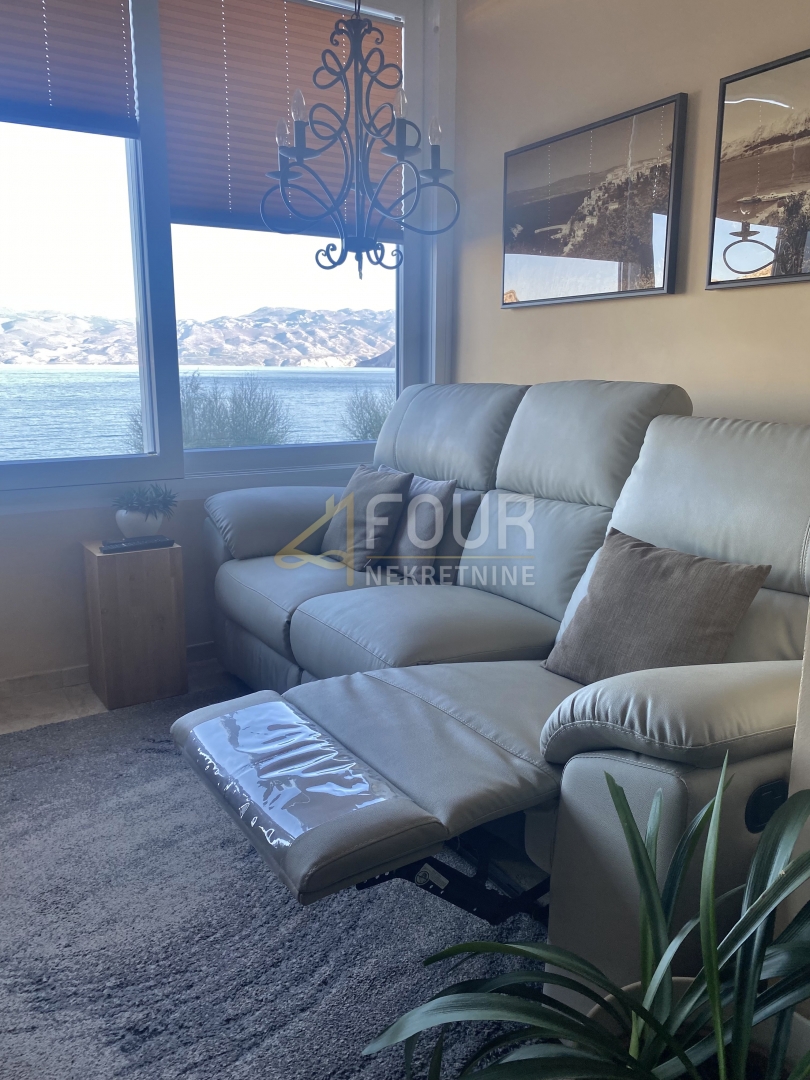 Otok Krk, Baška, ekskluzivno stanovanje, vrhunska lokacija ob morju!