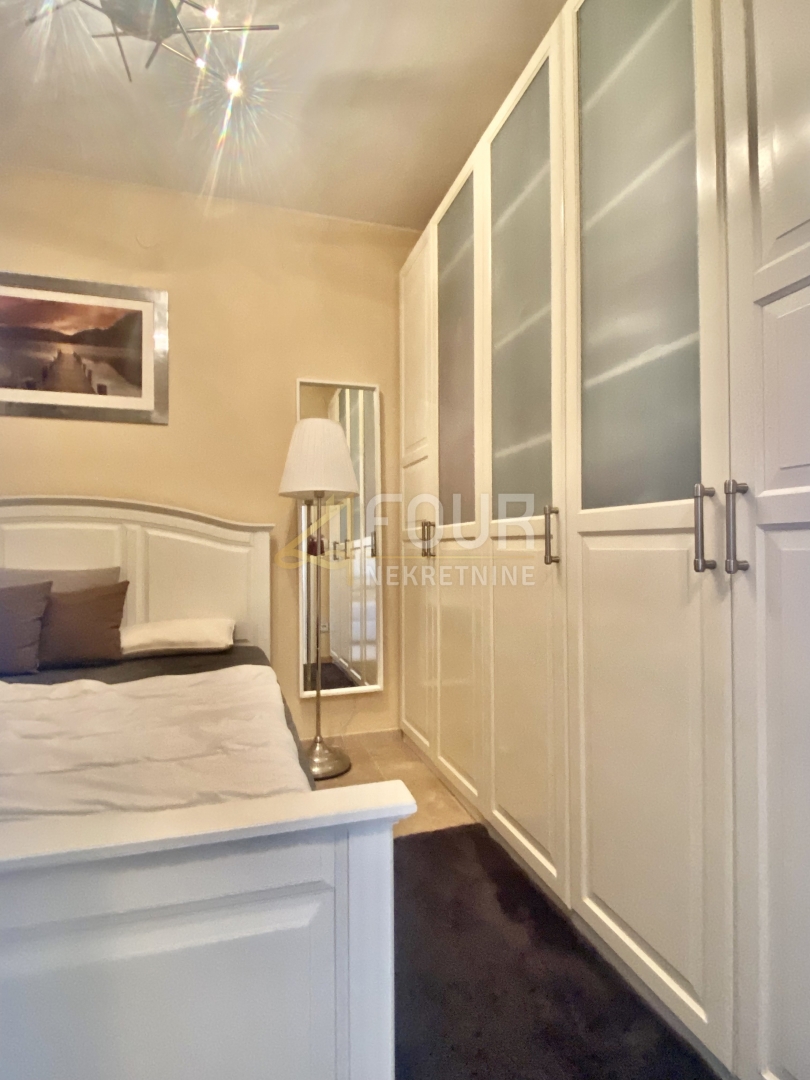 Otok Krk, Baška, ekskluzivno stanovanje, vrhunska lokacija ob morju!