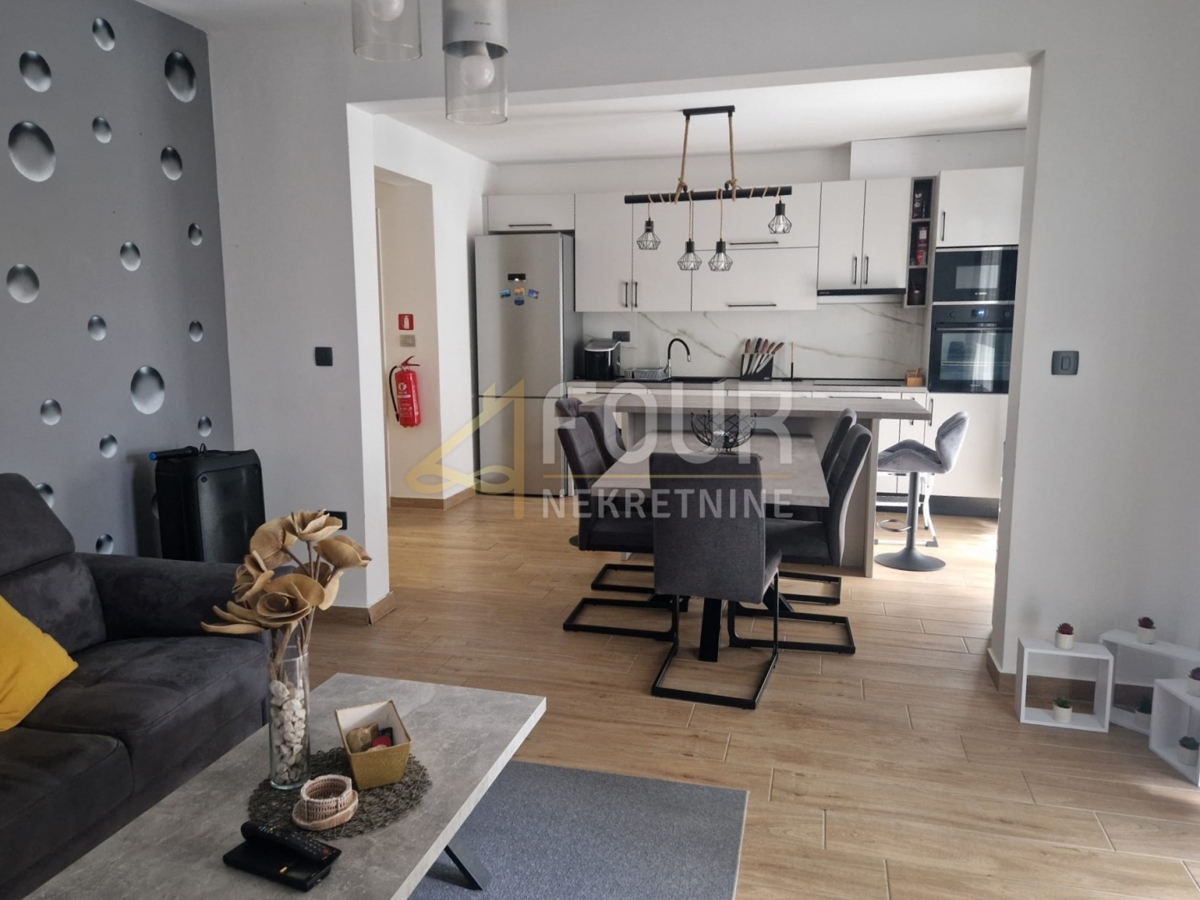 Stanovanje Banjol, Rab, 92,19m2