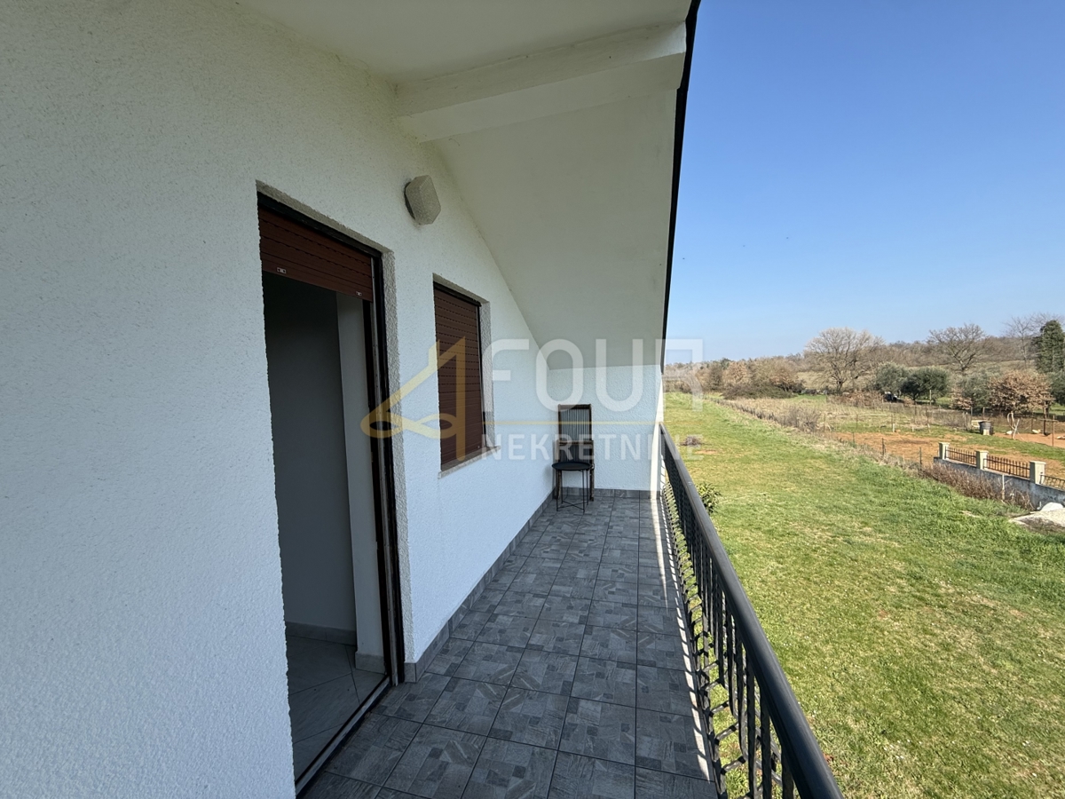 Istra, Marčana - okolica, samostojna hiša s velikim dvoriščem