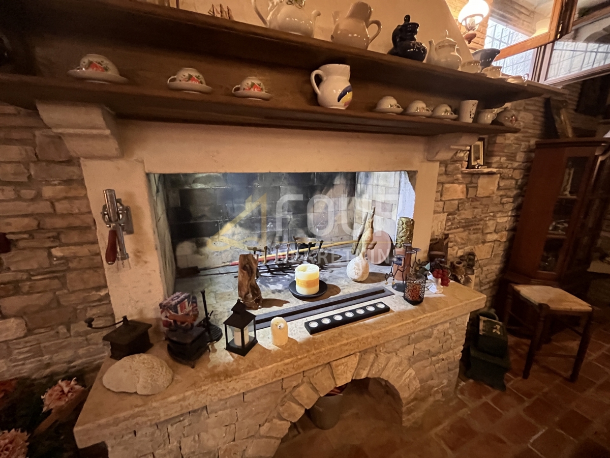 Istra, Rovinj, 1s+db z urejeno konobo in teraso.