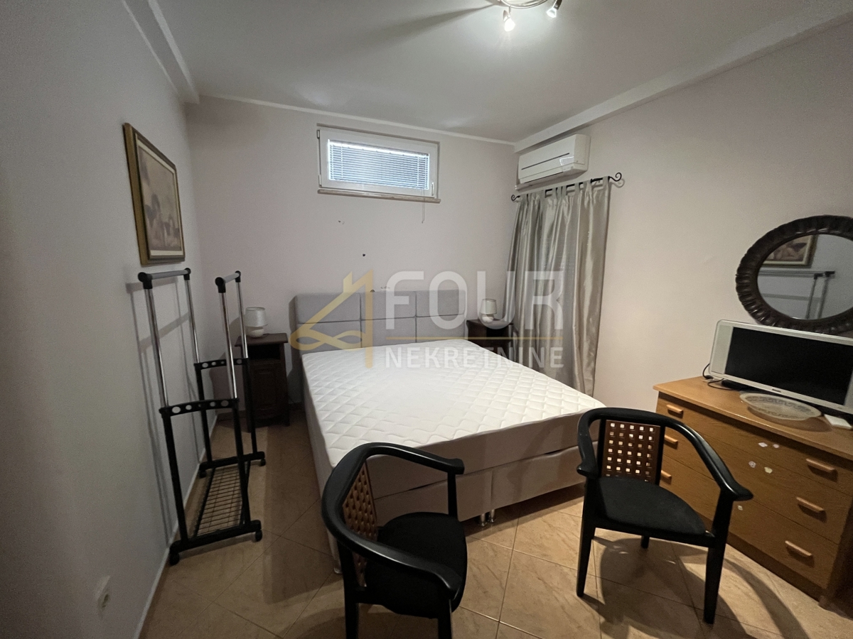 Istra, Rovinj, 1s+db z urejeno konobo in teraso.