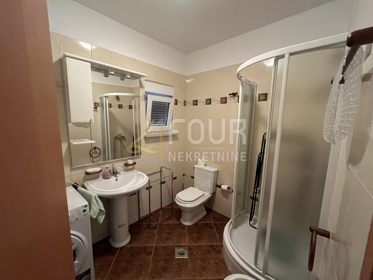 Istra, Rovinj, 1s+db z urejeno konobo in teraso.