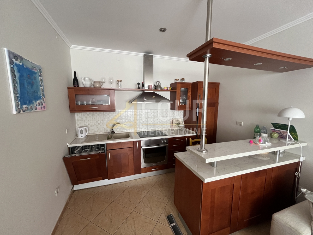 Istra, Rovinj, 1s+db z urejeno konobo in teraso.