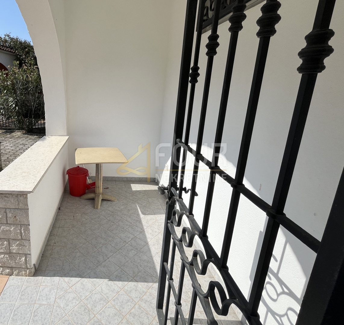 Istra, Rovinj, 1s+db z urejeno konobo in teraso.