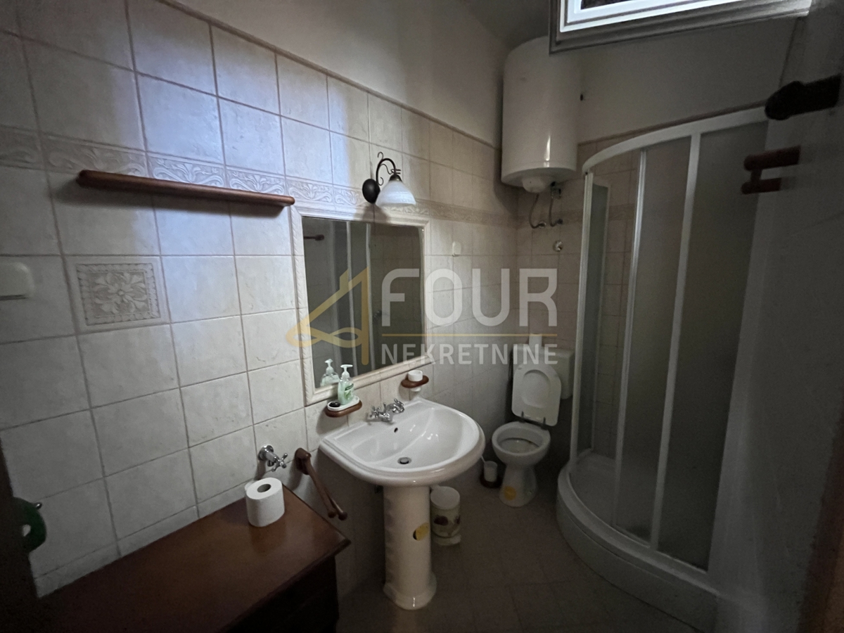 Istra, Rovinj, 1s+db z urejeno konobo in teraso.