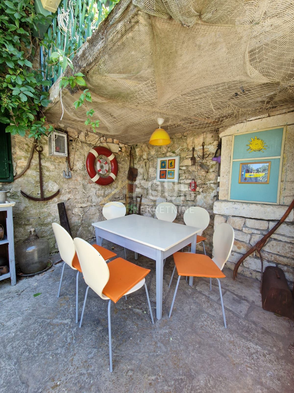 Otok Brač, Nerežišća, čarobna kamnita hiša