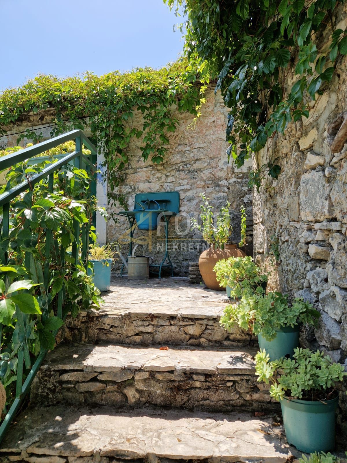 Otok Brač, Nerežišća, čarobna kamnita hiša