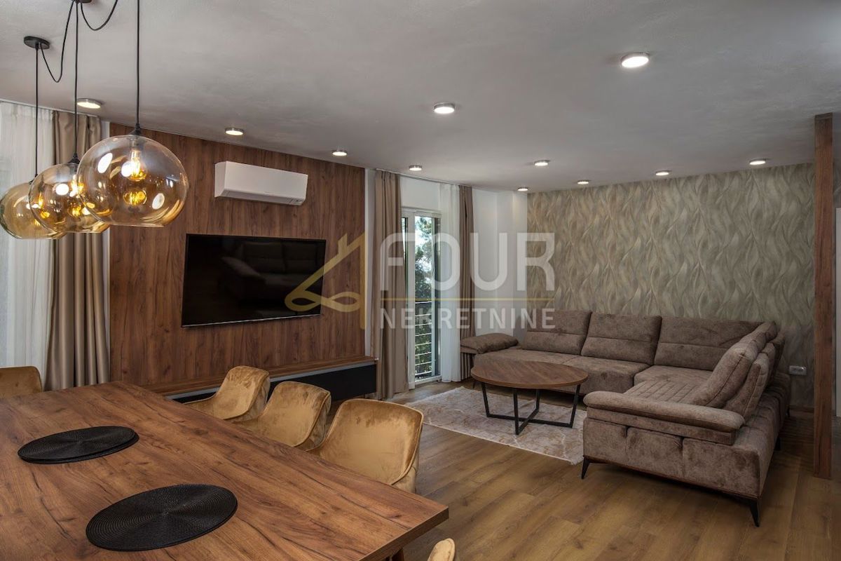 Stanovanje Mošćenička Draga, 221,20m2
