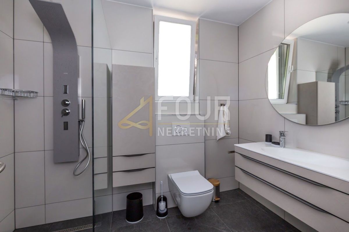 Stanovanje Mošćenička Draga, 221,20m2