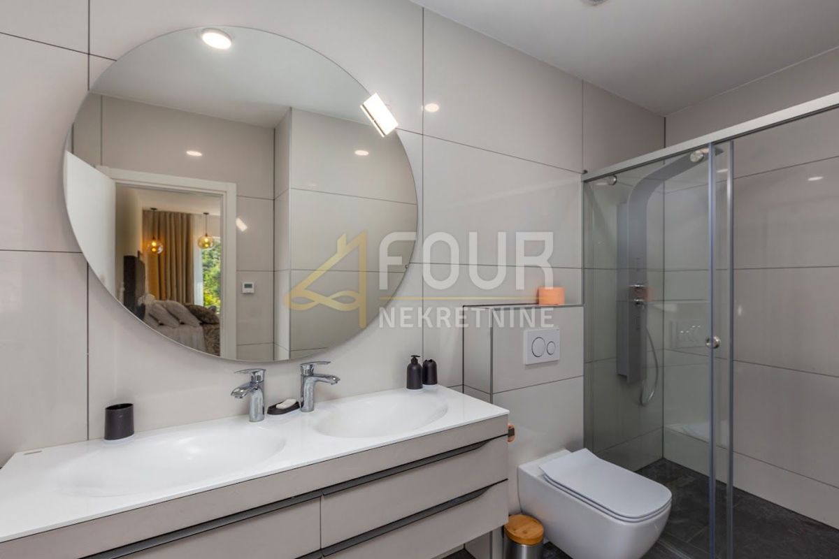 Stanovanje Mošćenička Draga, 221,20m2