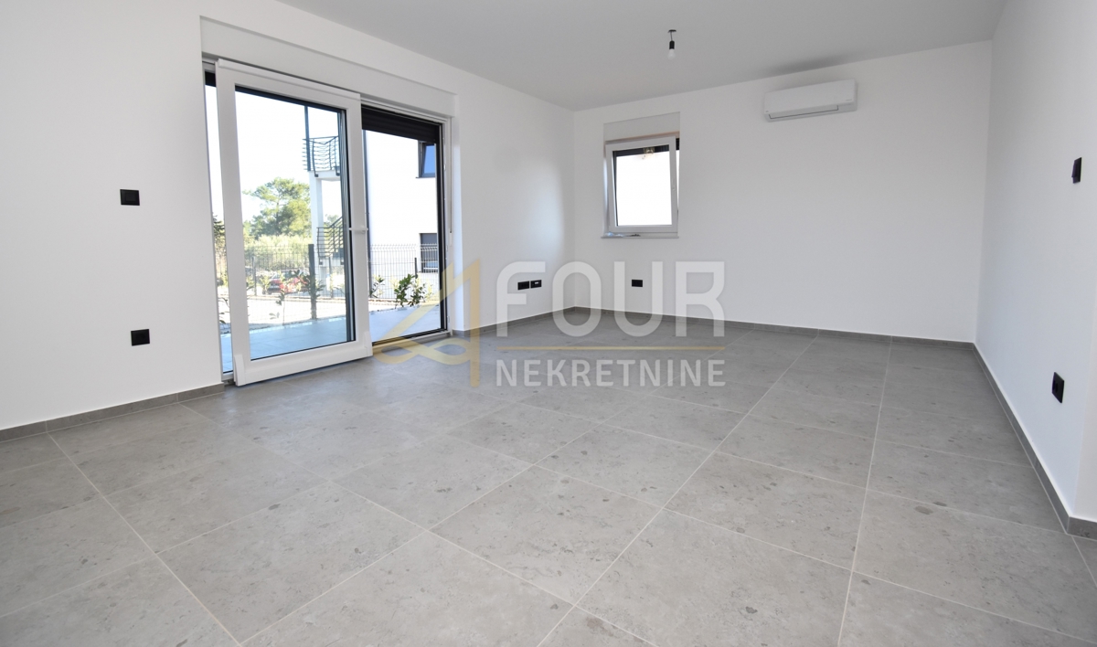 Otok Krk, Čižići, novogradnja, 2s+db, terasa + vrt