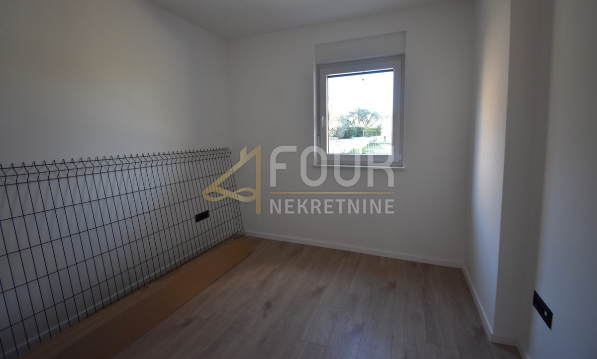 Otok Krk, Čižići, novogradnja, 2s+db, terasa + vrt