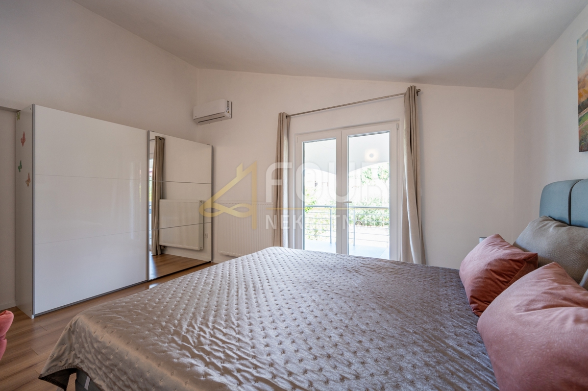 Hiša Nova Vas, Poreč, 355,66m2