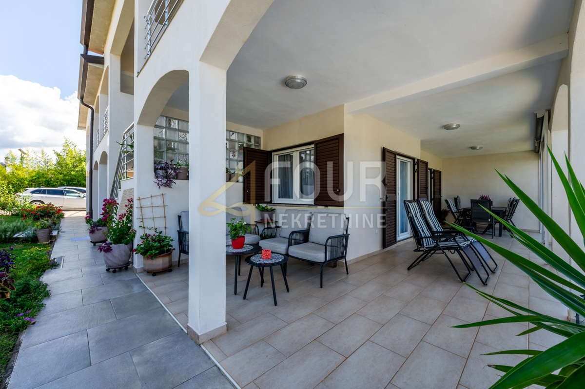 Hiša Nova Vas, Poreč, 355,66m2