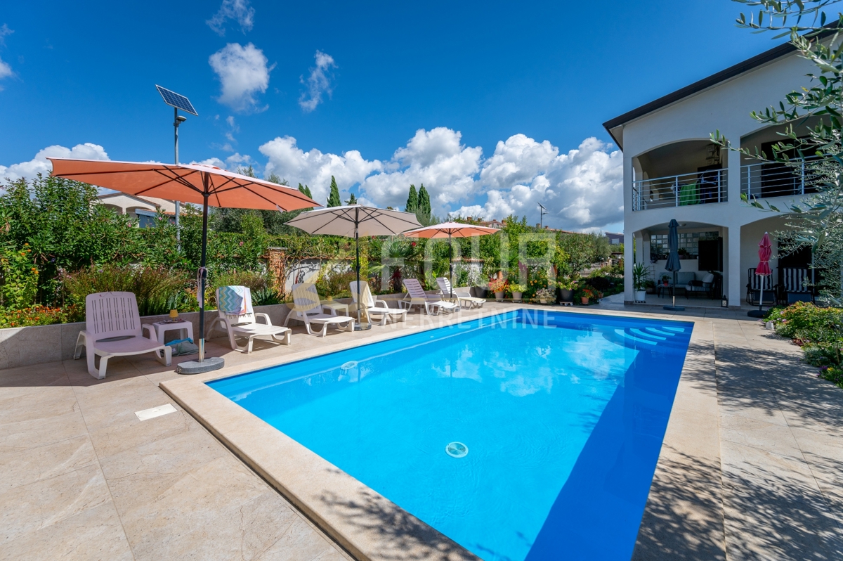 Hiša Nova Vas, Poreč, 355,66m2