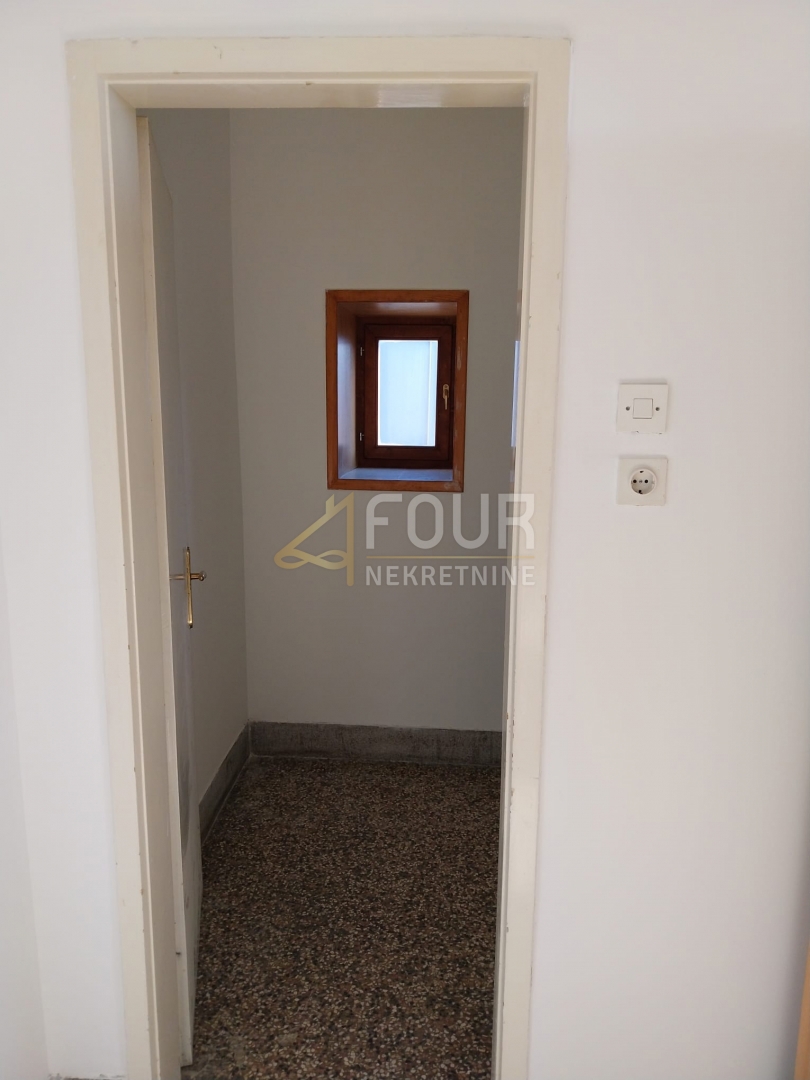 Stanovanje Centar, Pula, 66,76m2