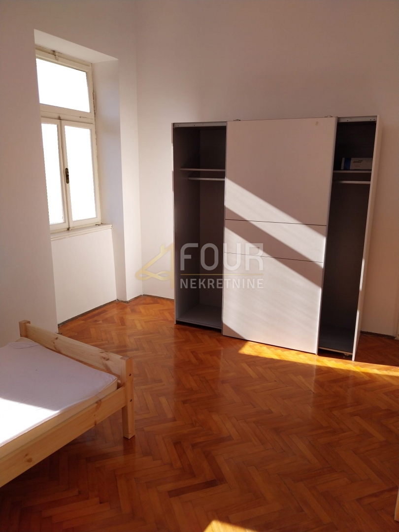 Stanovanje Centar, Pula, 66,76m2