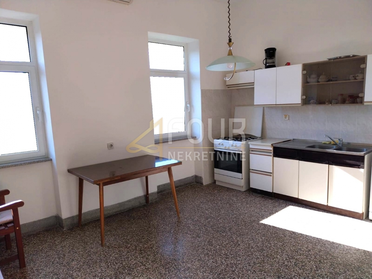 Stanovanje Centar, Pula, 66,76m2