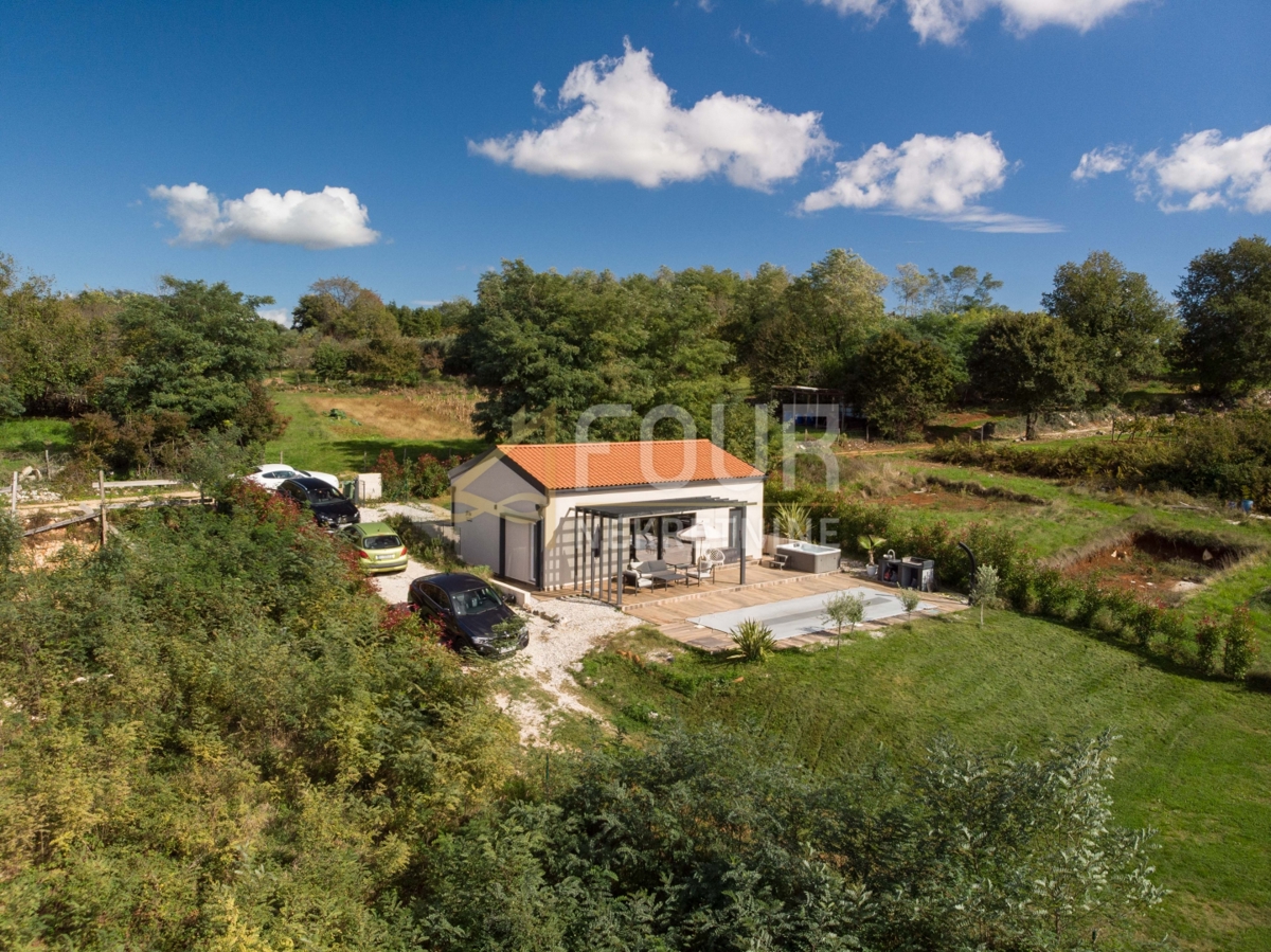 Istra, Višnjan, odlična počitniška hiša z bazenom!