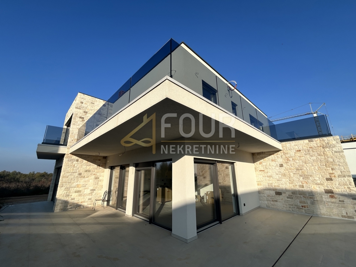 Hiša Tar, Tar-Vabriga, 242m2