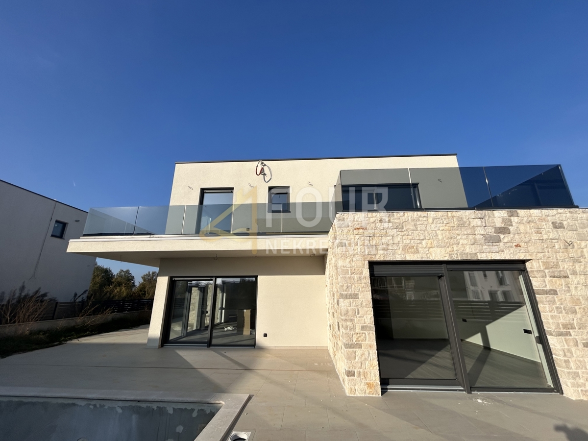 Hiša Tar, Tar-Vabriga, 242m2