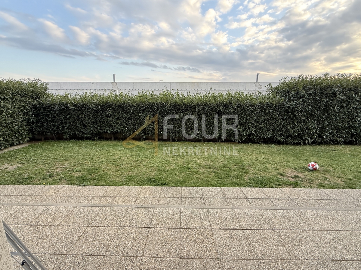 Kastav, Rešetari, 3 spalnice + dnevna soba, 99,77m2, dvorišče