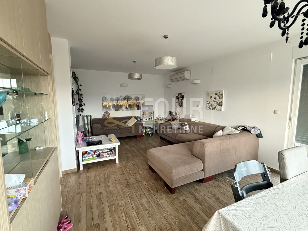 Kastav, Rešetari, 3 spalnice + dnevna soba, 99,77m2, dvorišče