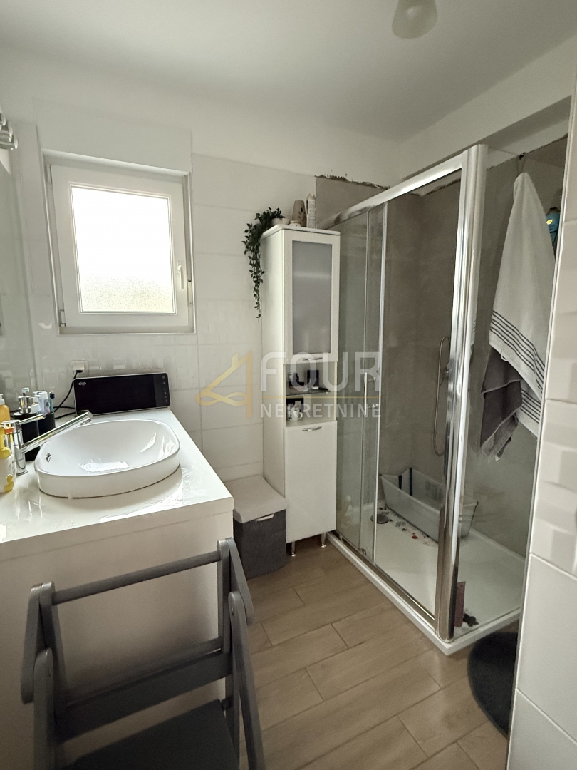 Kastav, Rešetari, 3 spalnice + dnevna soba, 99,77m2, dvorišče